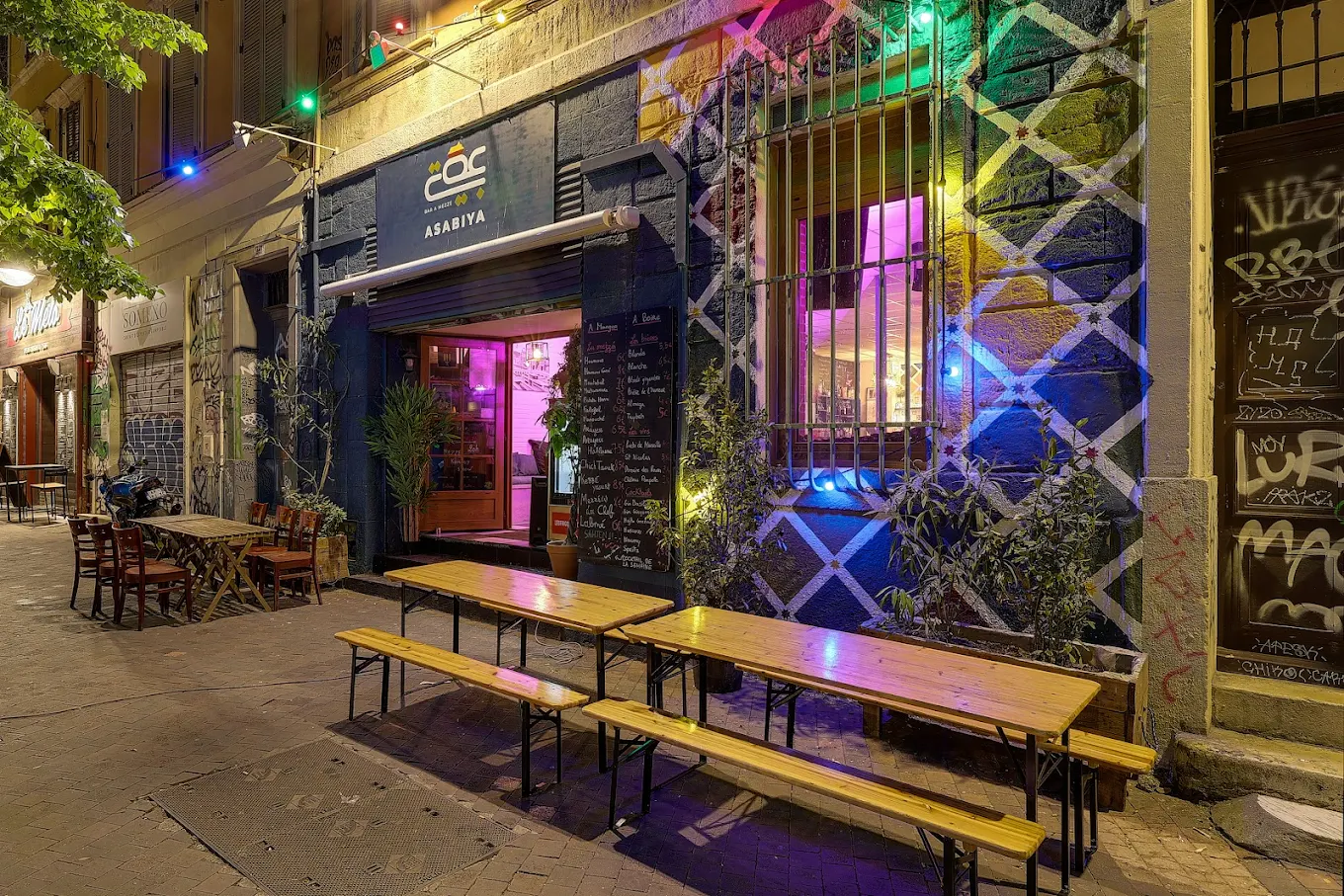 Asabiya Marseille - façade et terrasse sur le Cours Julien