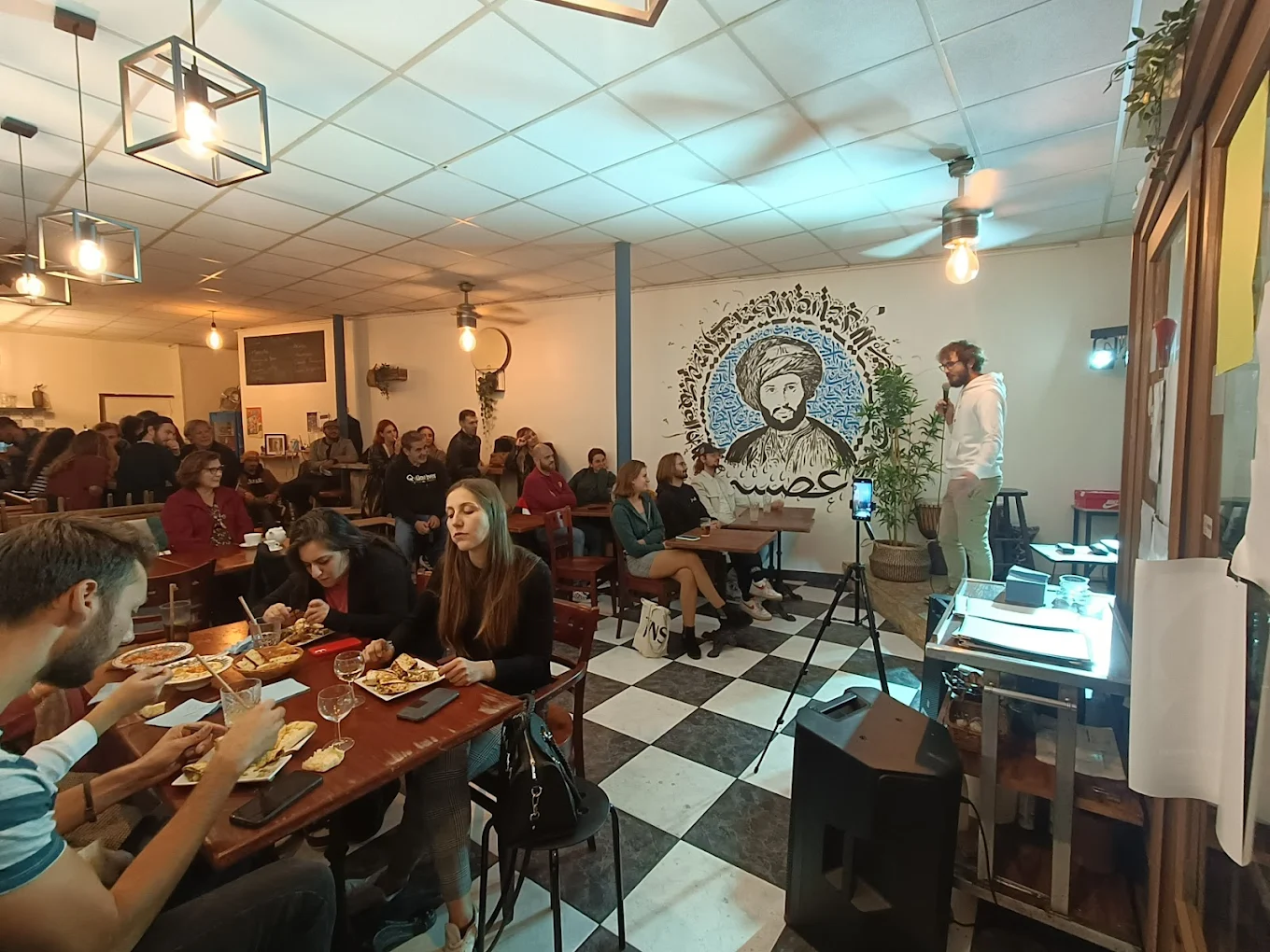 Asabiya Marseille - salle intérieure et petite scène d’événements