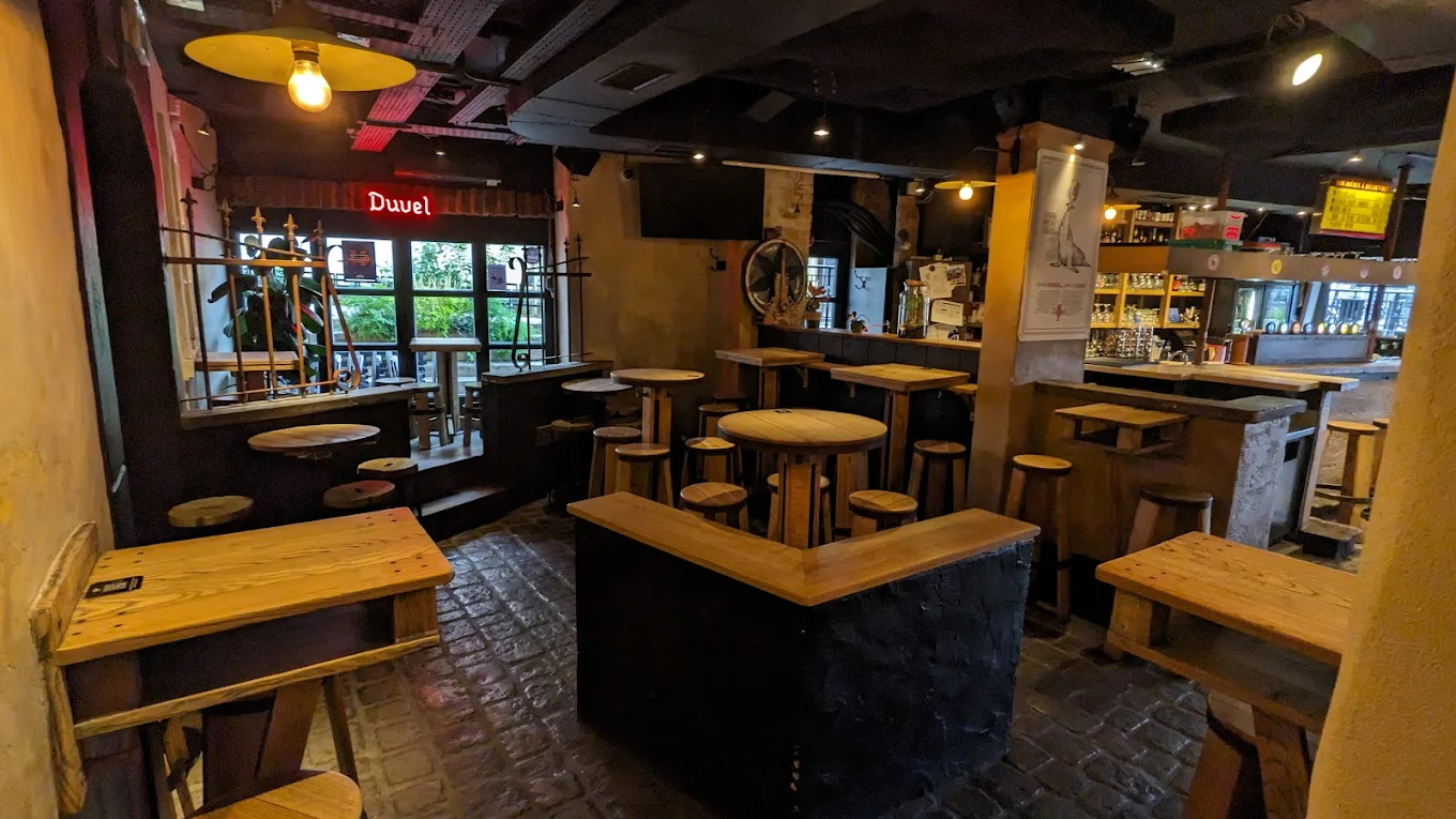 Sélection de bières pression et bouteilles aux Berthom Vieux Lyon sur le comptoir
