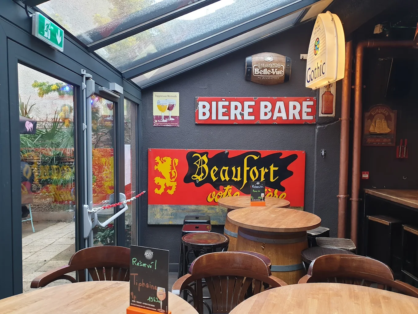 Délirium Café Toulouse – grande salle avec écrans pour les matchs