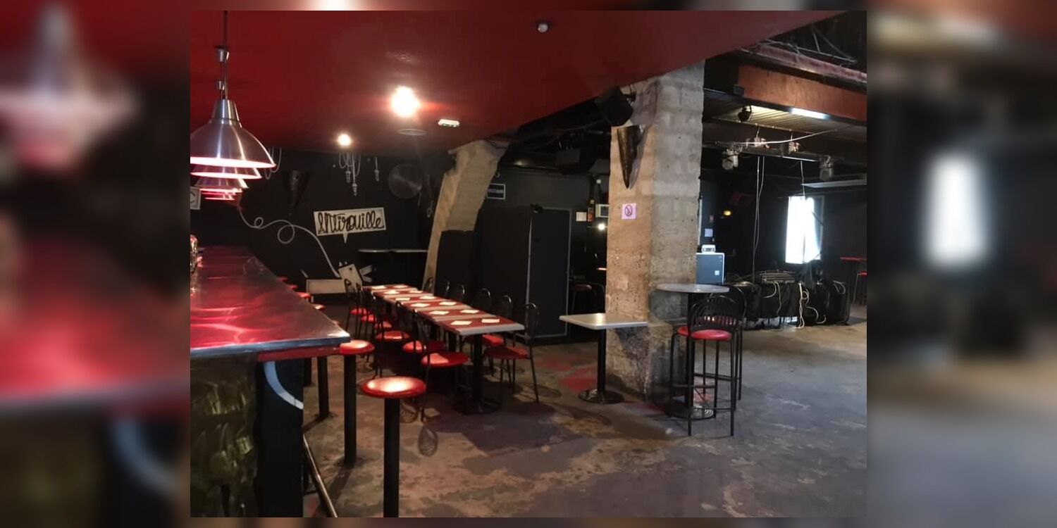 Façade de l’Antirouille à Montpellier, entrée de club près d’Observatoire