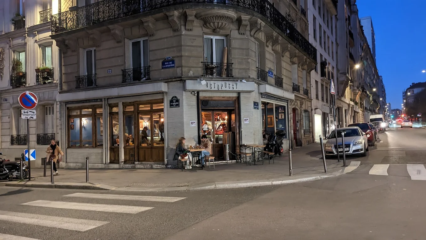 Comptoir et sélection de bières à L'Octopussy Paris (17e)
