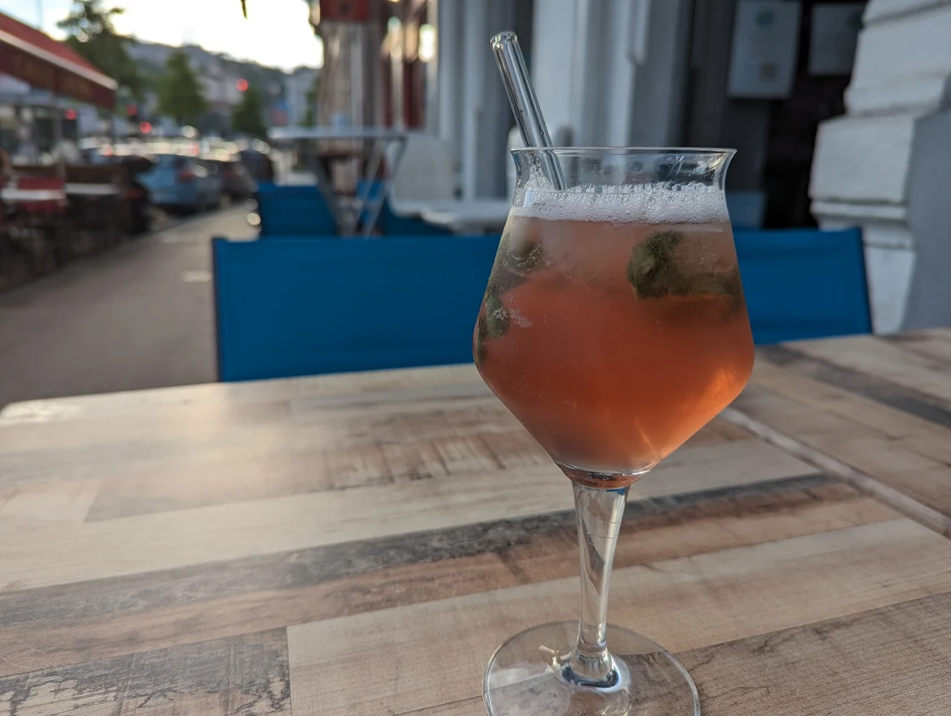 Cocktails maison de Wanderlust Lyon servis au bar